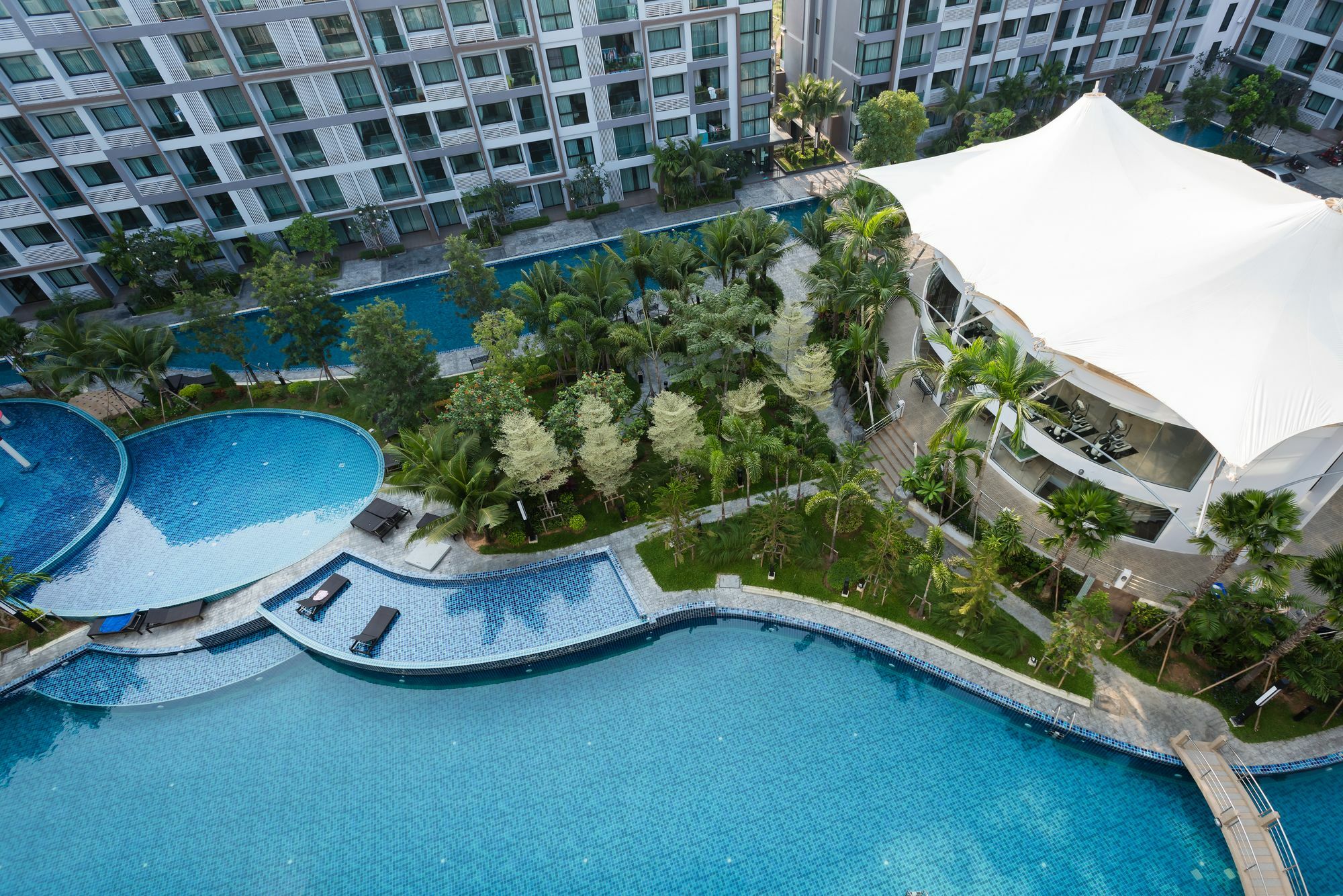 Апартаменти Dusit Grand Park Джомтьєн-Біч Екстер'єр фото